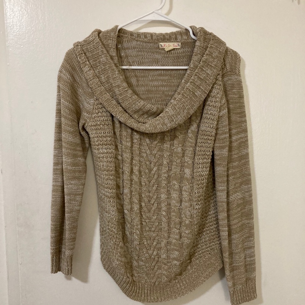 Scoop neck sweater